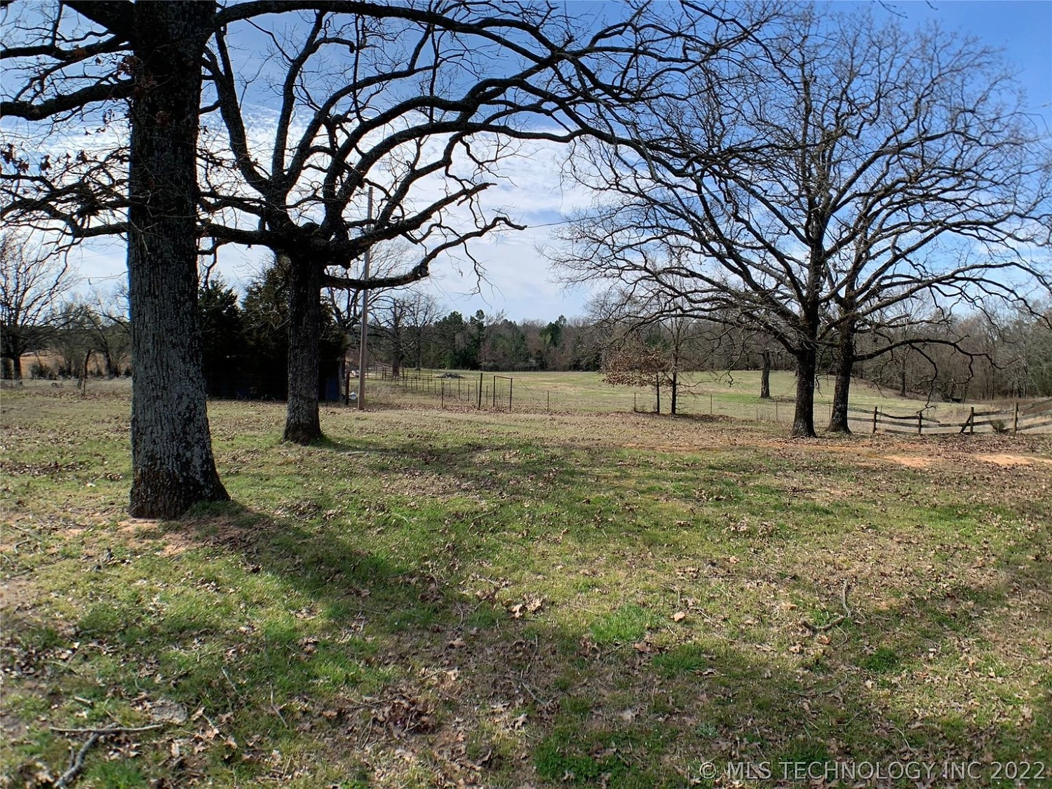 9675 S Cold Springs Road Atoka OK - yard