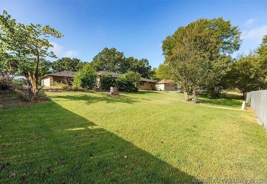 904 Briarwood Place Durant OK - yard