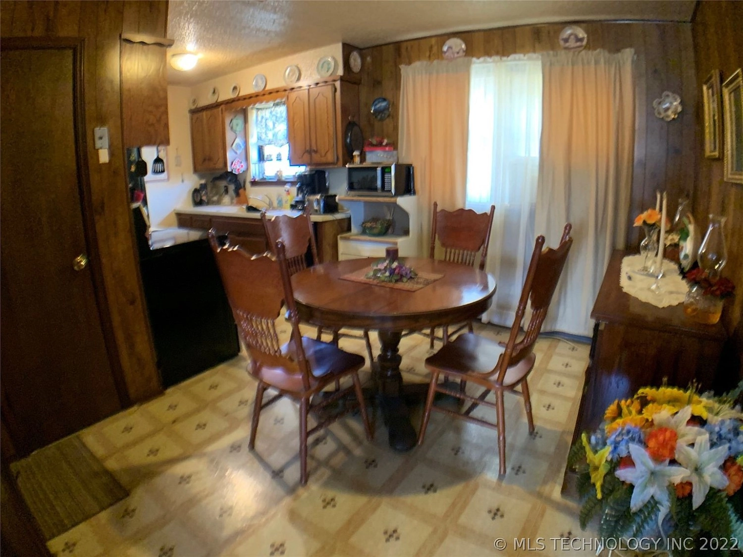 9675 S Cold Springs Road Atoka OK - dining area