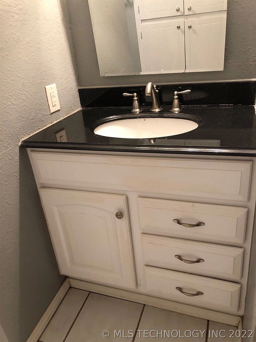 193 Texoma Drive Mead OK - bathroom