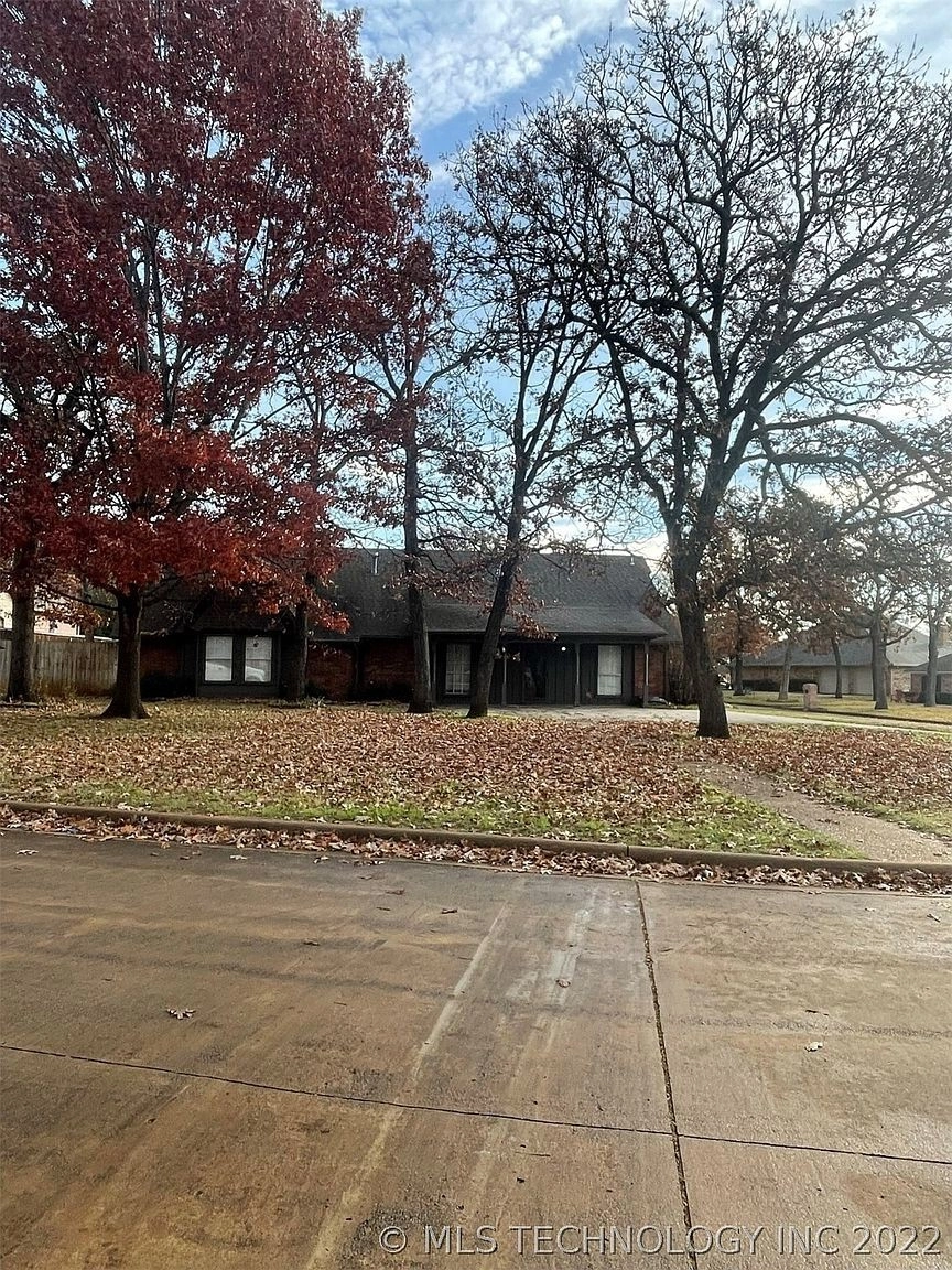 3042 Quail Ridge Durant OK - side of house
