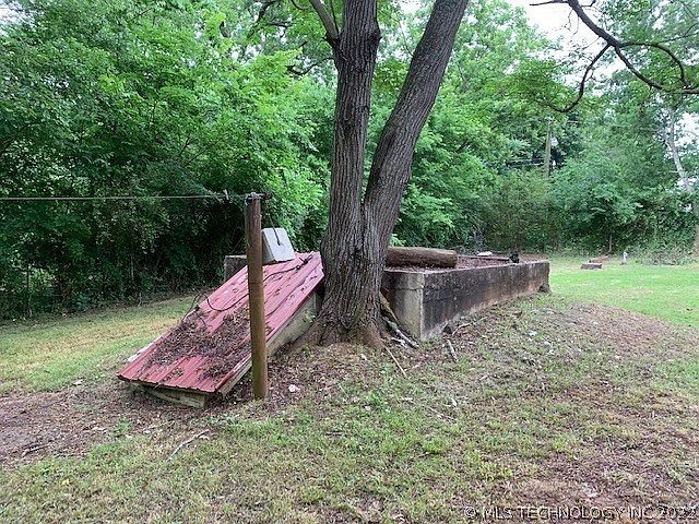 1118 Hillcrest Durant OK - yard