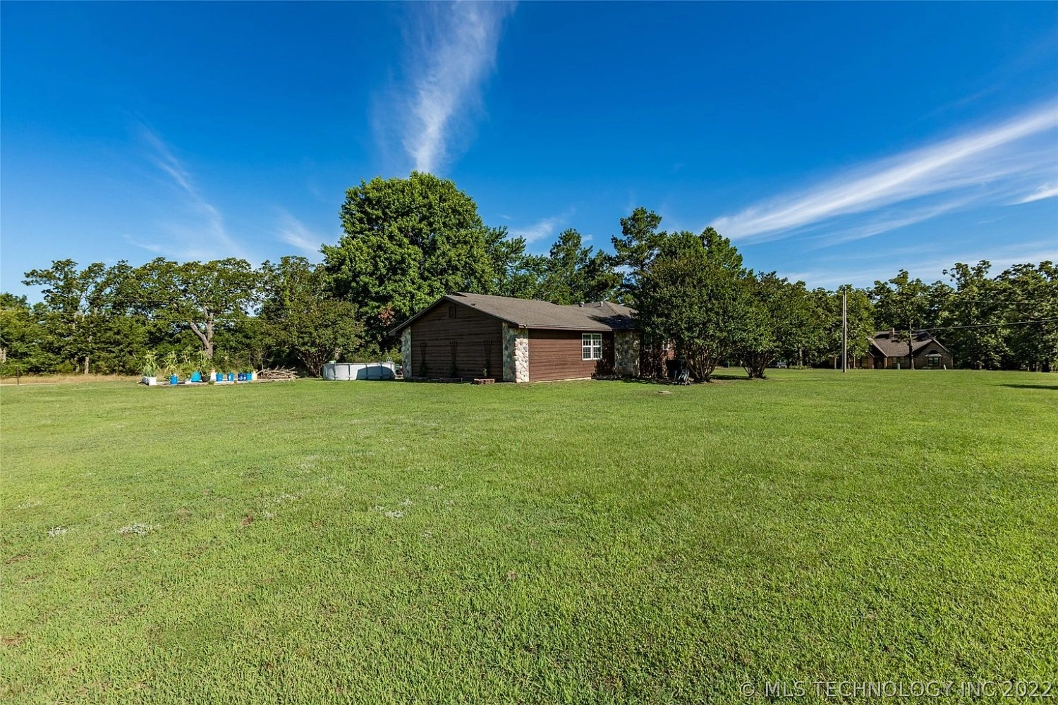 1240 W Chicken Fight Atoka OK - yard