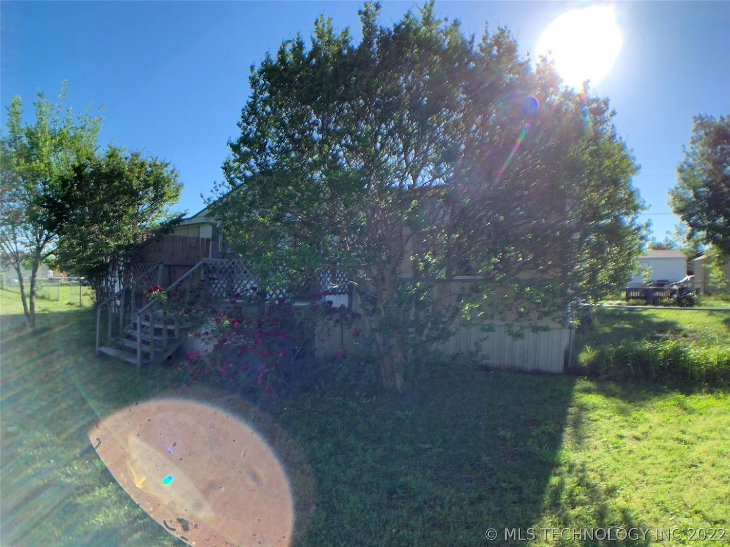 302 Finch Colbert OK - yard