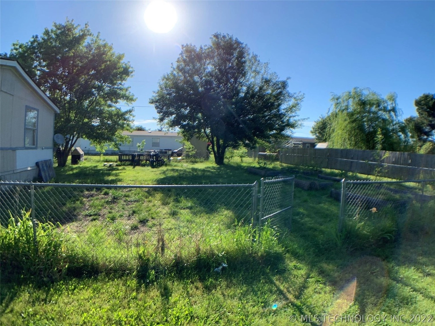 302 Finch Colbert OK - yard