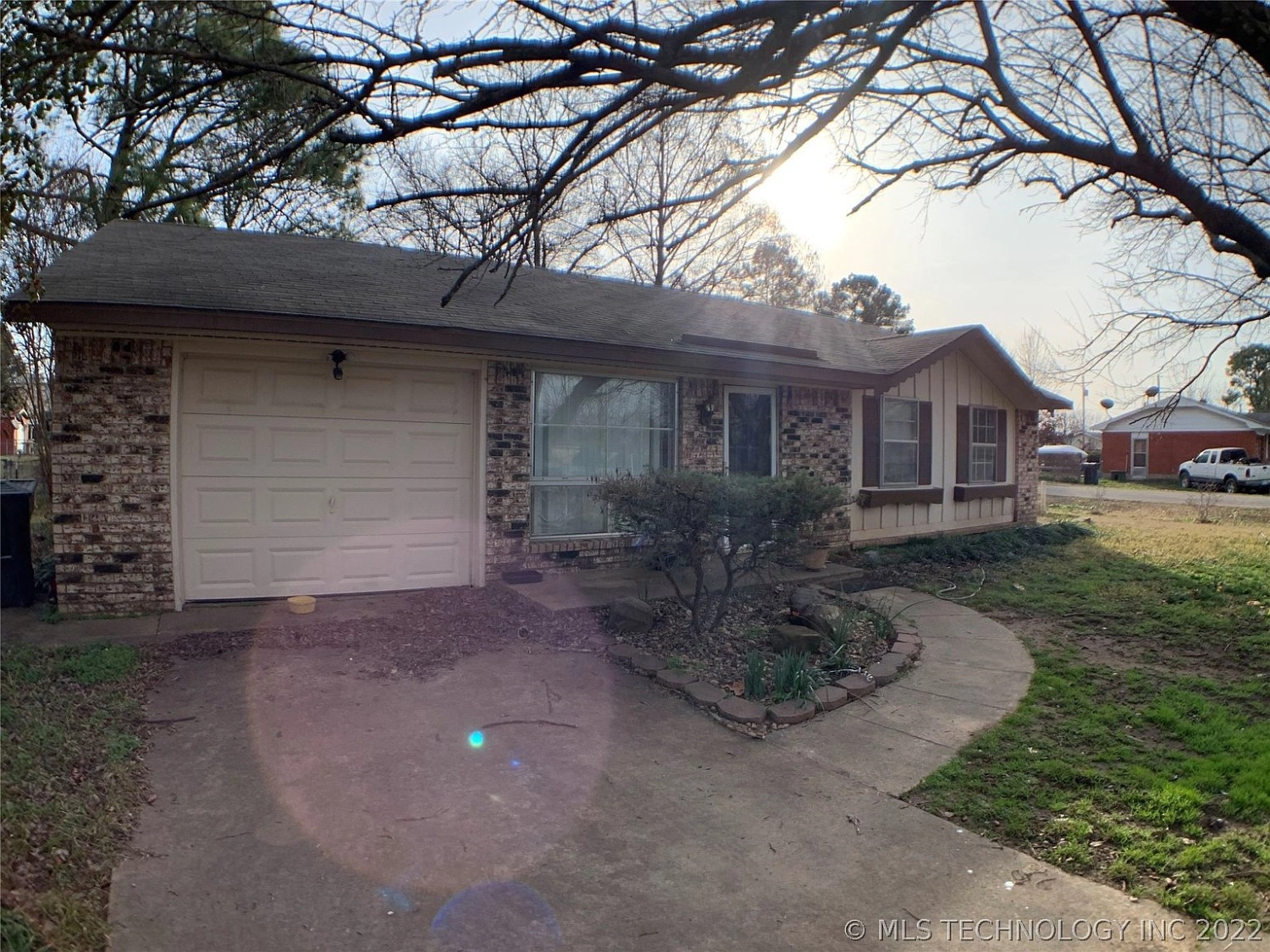 212 NE 18th Street Durant OK - garage