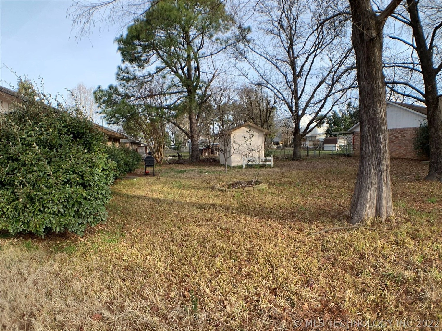 212 NE 18th Street Durant OK - yard
