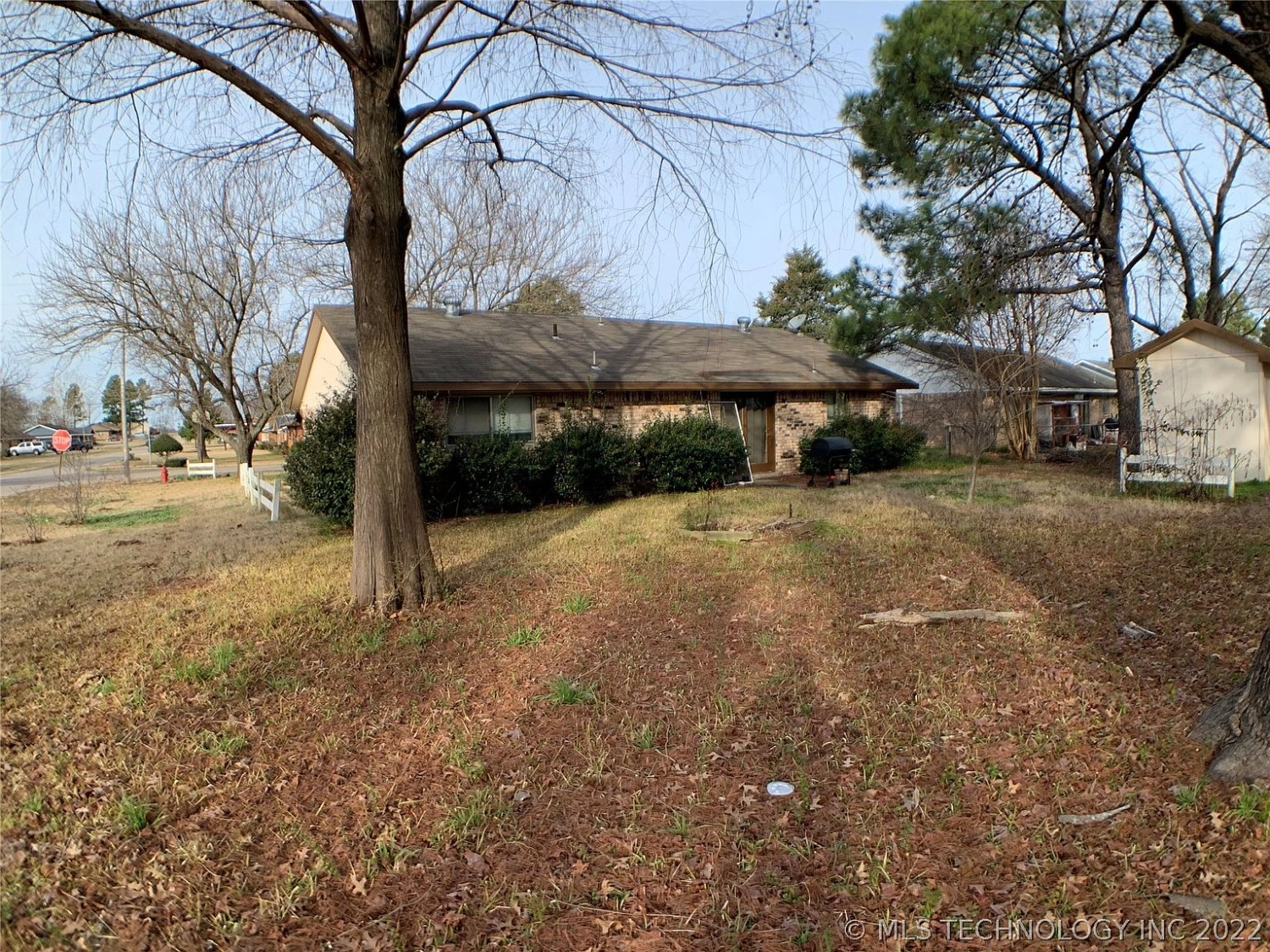 212 NE 18th Street Durant OK - yard
