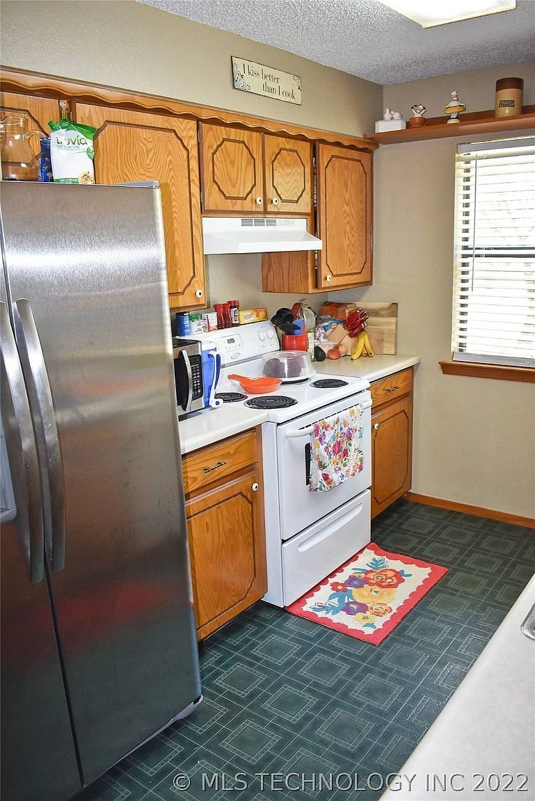 1322 N 4240 Road Hugo OK - kitchen