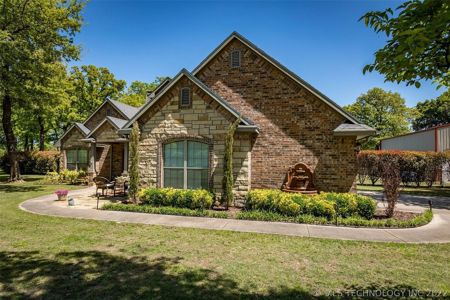 619 Thousand Oaks Cartwright OK - front of house