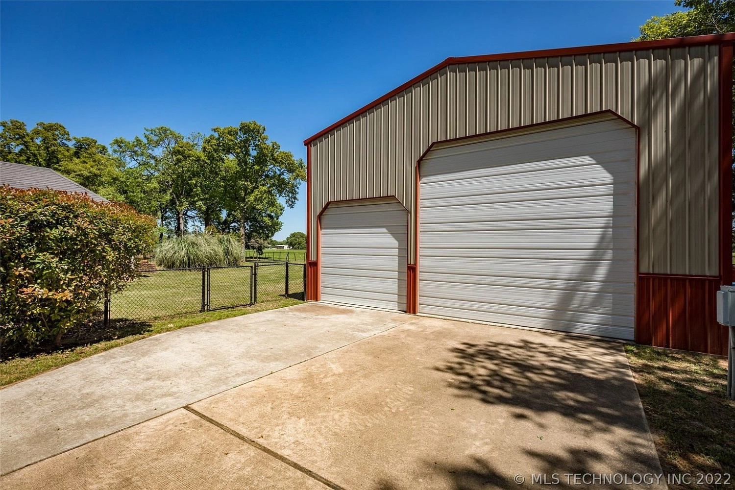 619 Thousand Oaks Cartwright OK - garage