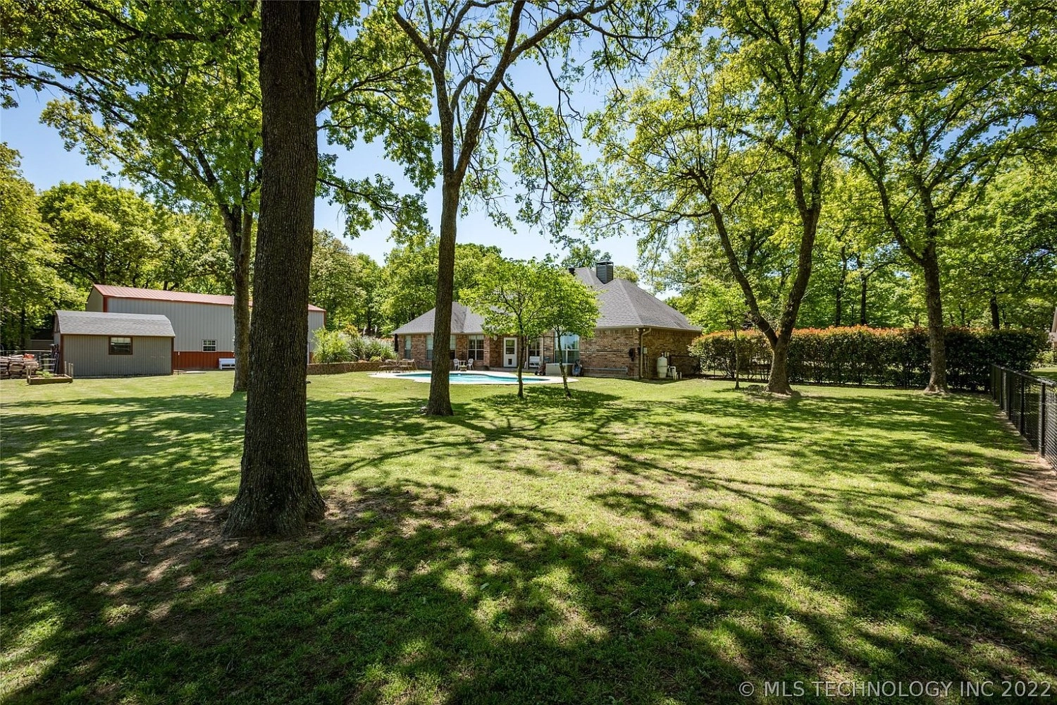 619 Thousand Oaks Cartwright OK - yard