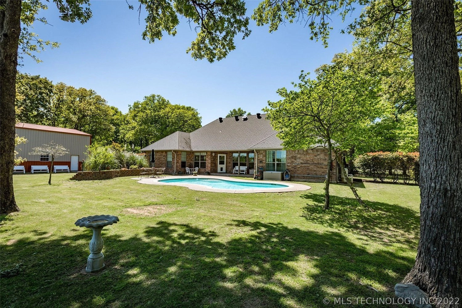 619 Thousand Oaks Cartwright OK - yard