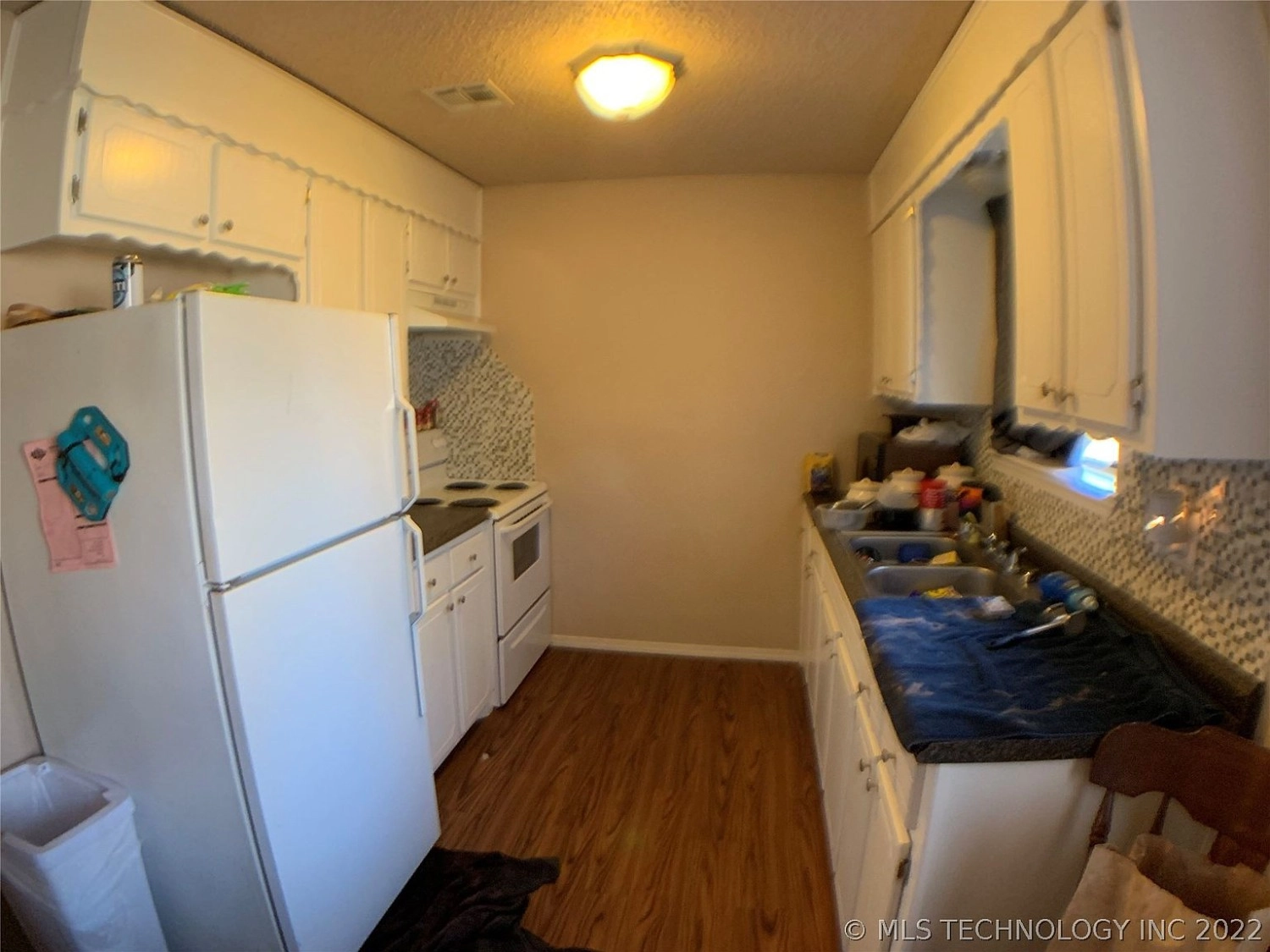 18906 8th Street Oakland OK - Kitchen