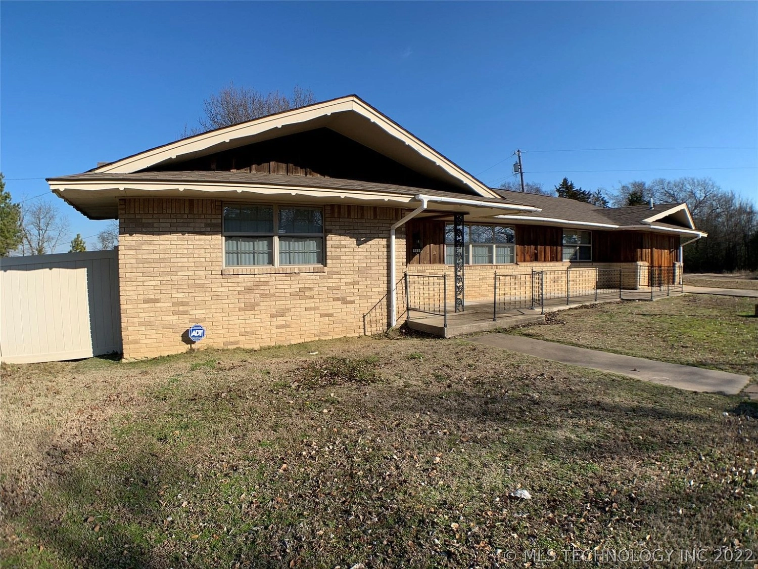 511 W 8th Street Atoka OK - Front exterior