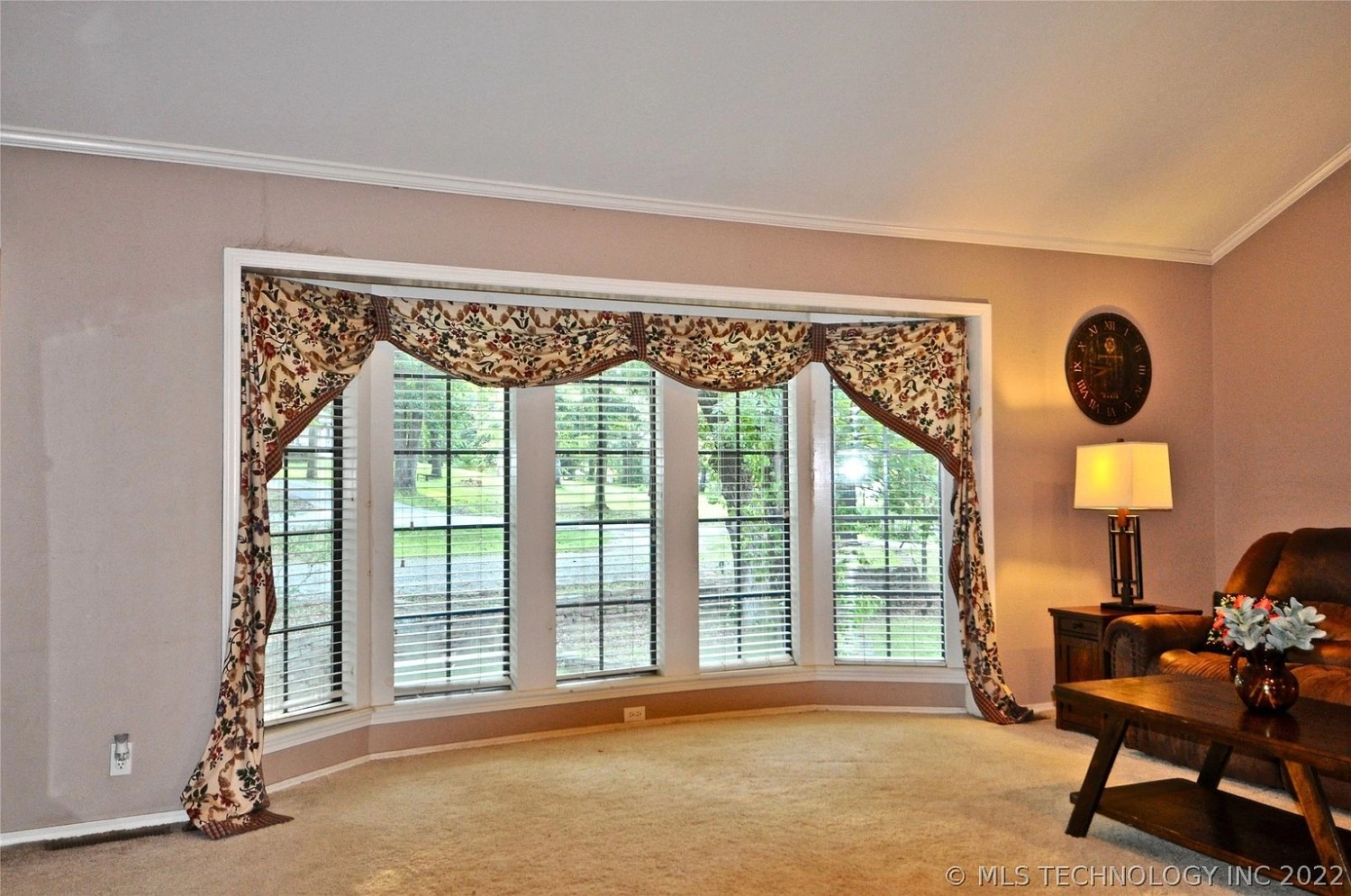2030 S Kilmer Lane Atoka OK - Bay windows