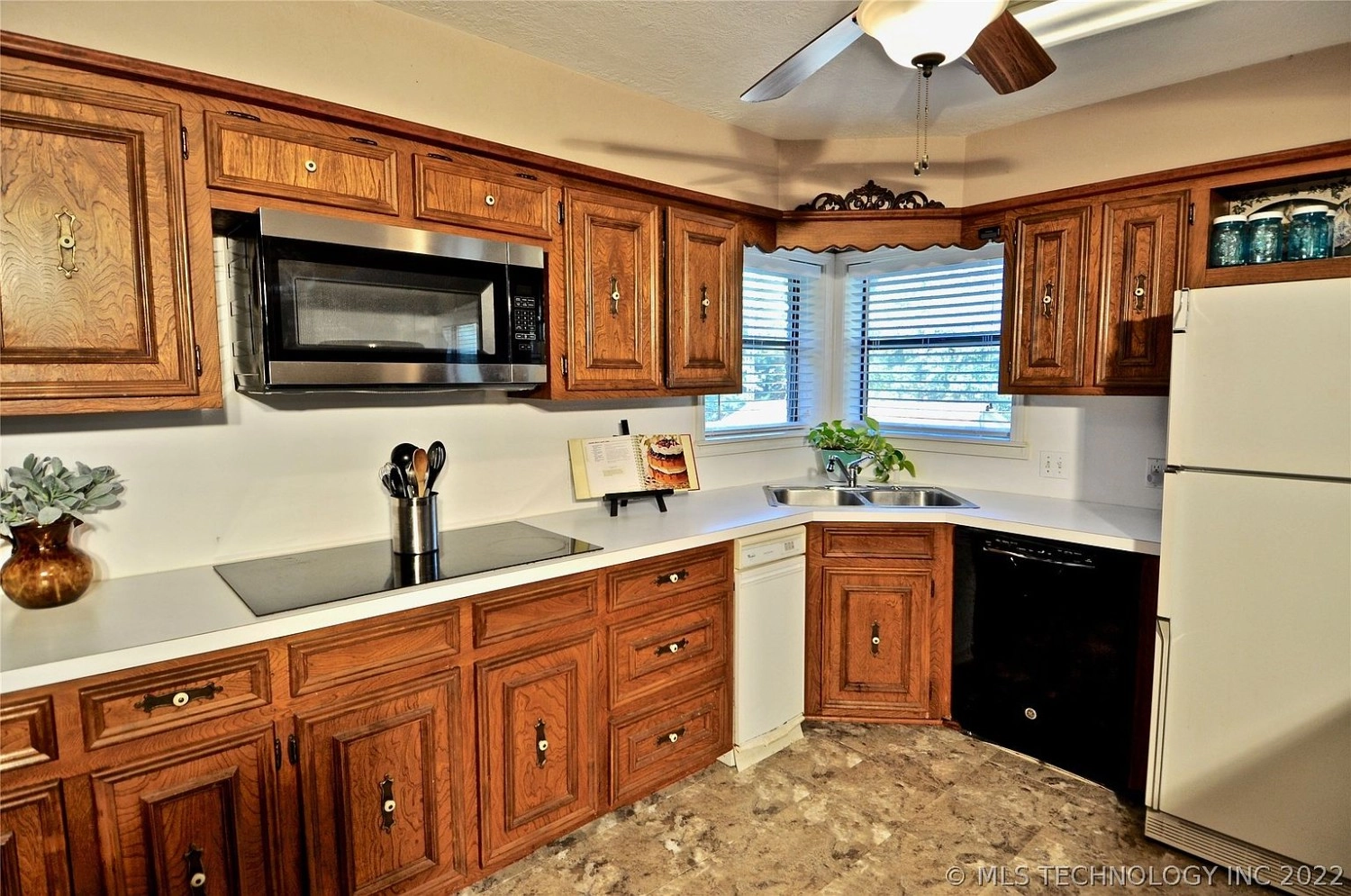 2030 S Kilmer Lane Atoka OK - Kitchen counters
