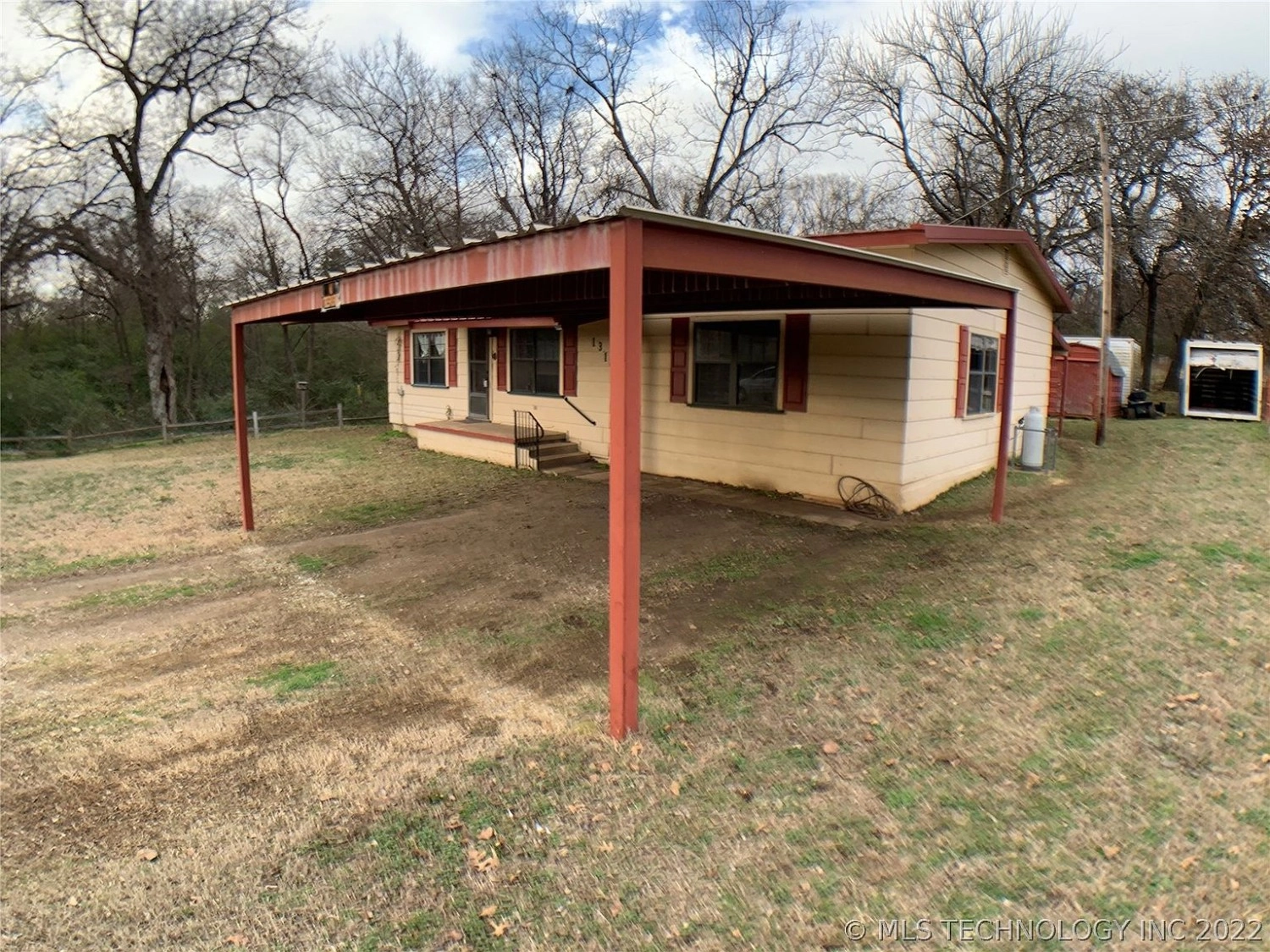 1318 Hillcrest Drive Durant OK - Carport