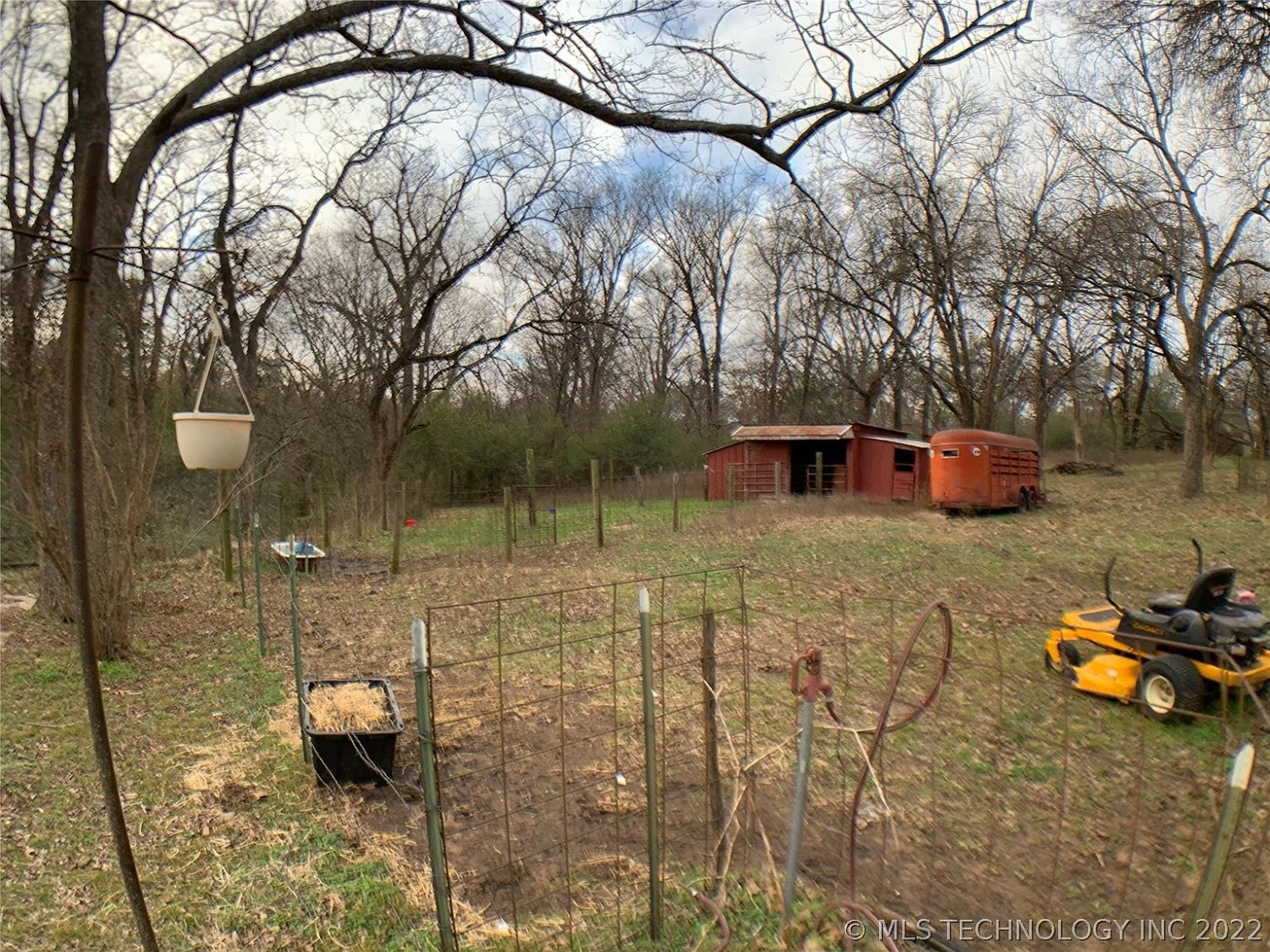 1318 Hillcrest Drive Durant OK - Yard and outbuilding