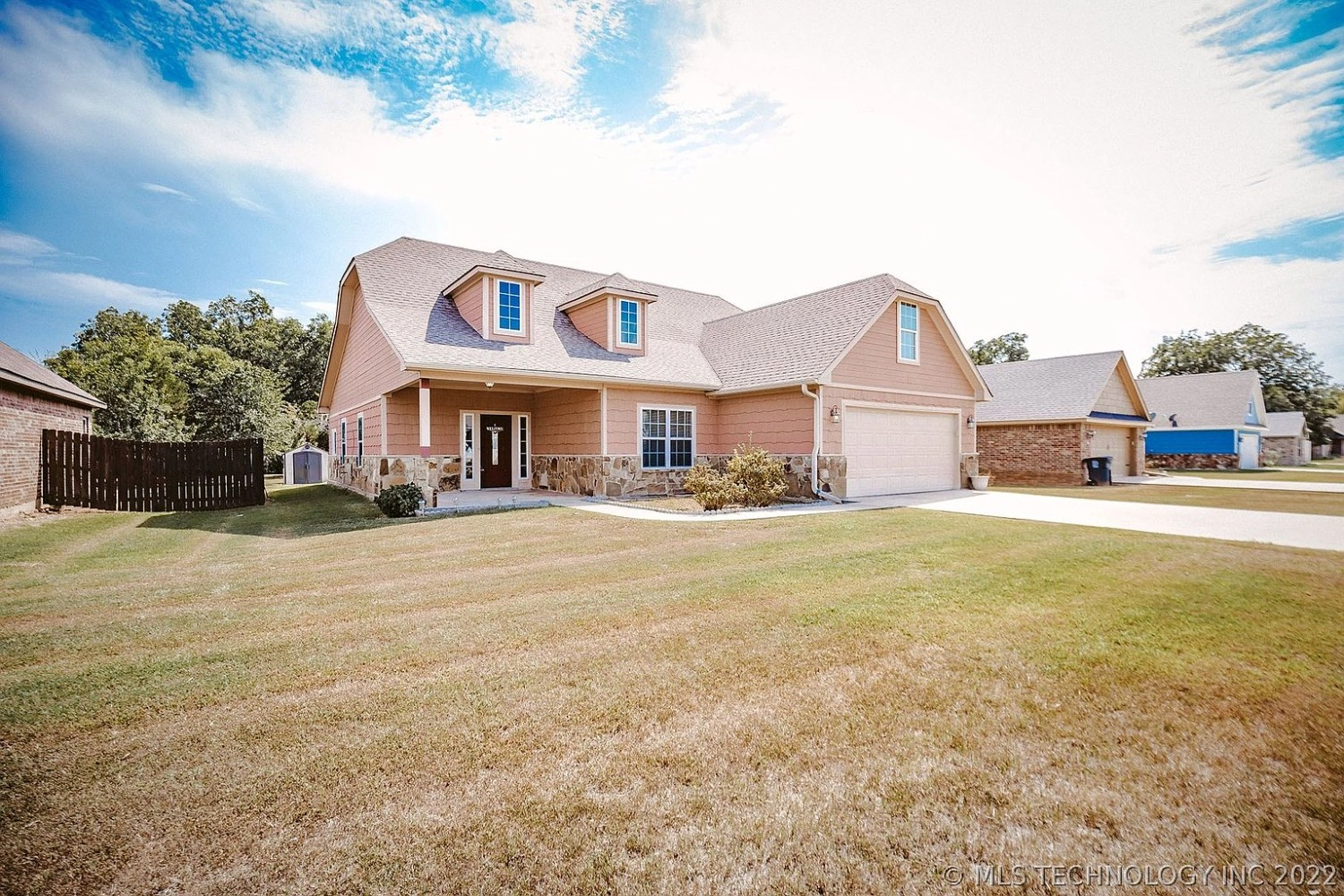 3509 Heritage Drive Durant OK - Front yard