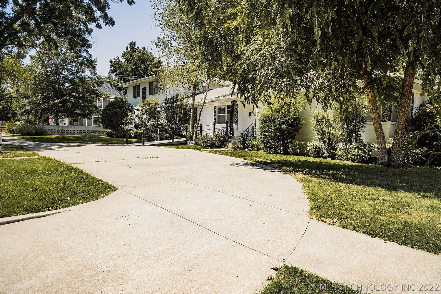 702 W Elm Street Durant OK - Circle drive