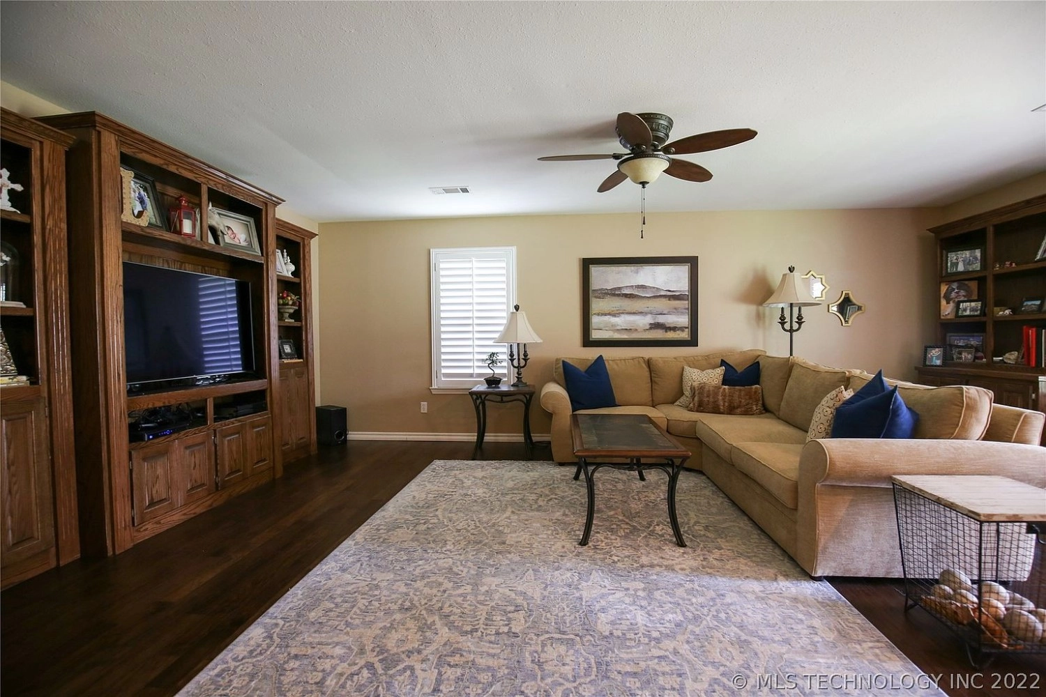 210 Northridge Drive Durant OK - Entertainment wall