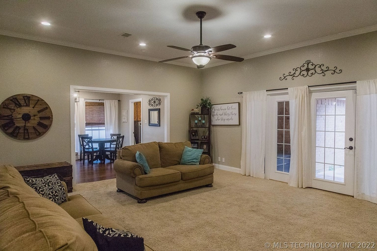 3032 Quail Ridge Circle Durant OK - Open living area