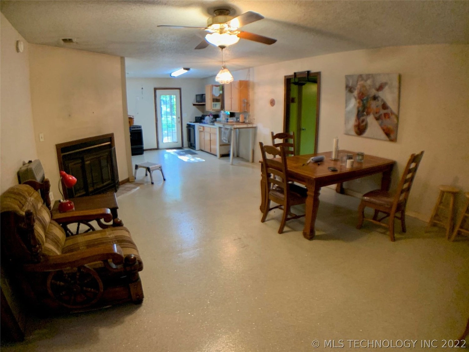 2720 Willafa Woods Road Cartwright OK - Dining area