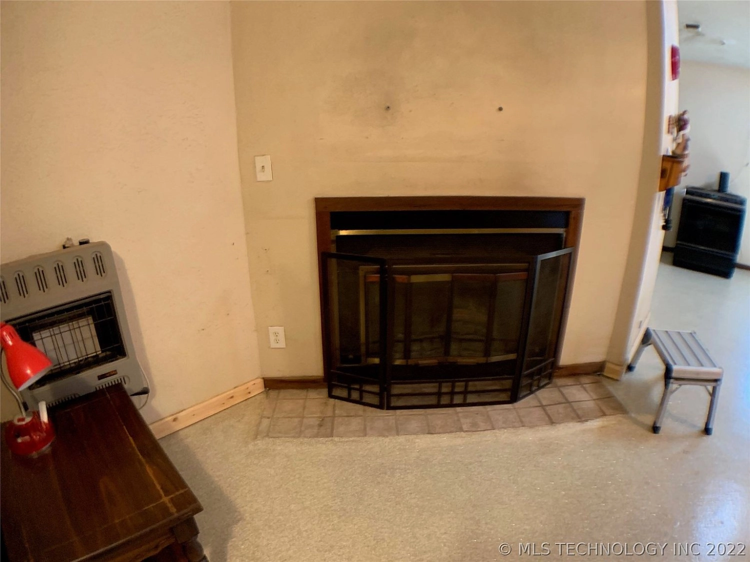 2720 Willafa Woods Road Cartwright OK - Fireplace