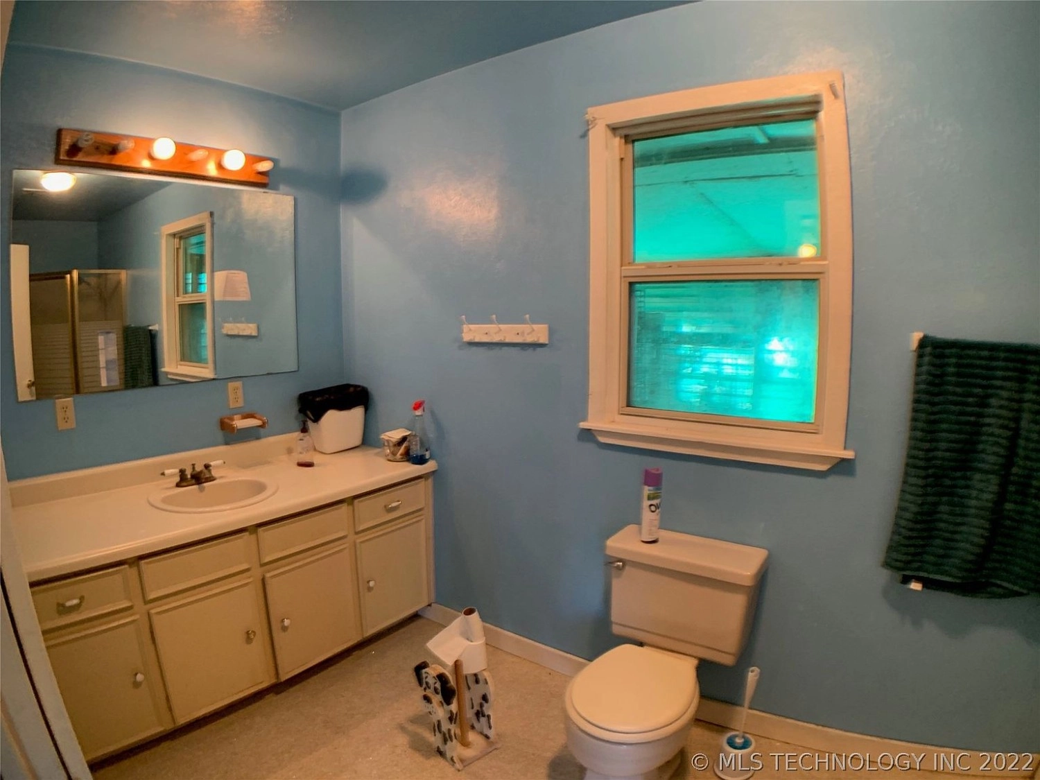 2720 Willafa Woods Road Cartwright OK - Bathroom vanity