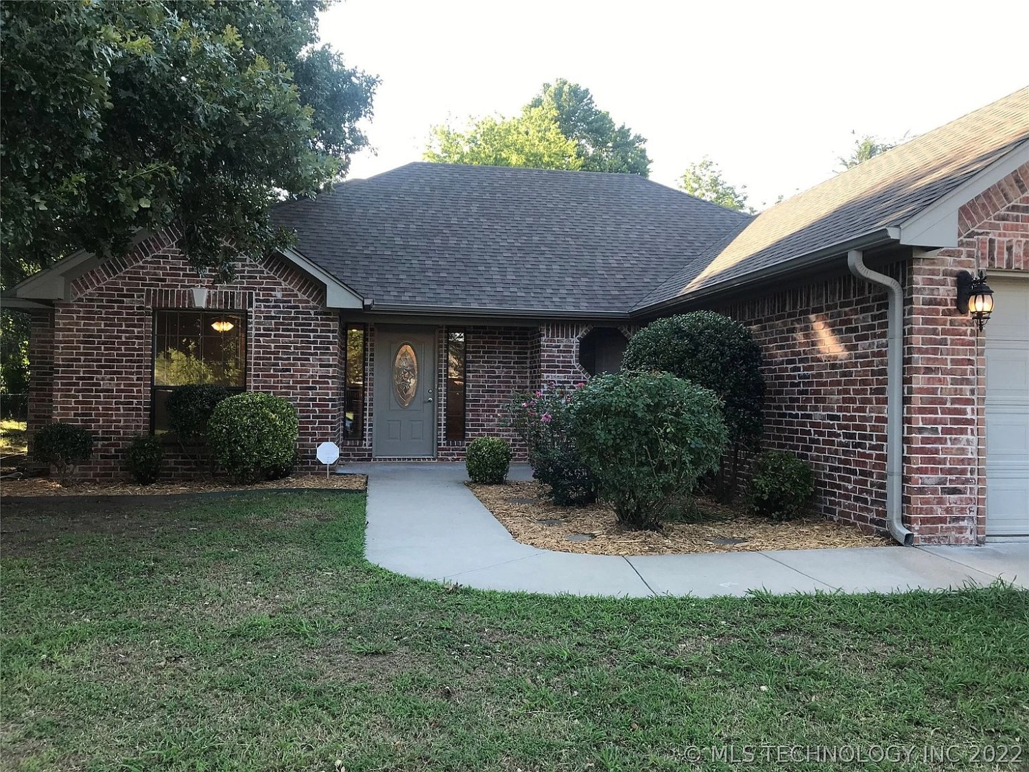 5421 Roadrunner Drive Durant OK - Front entry
