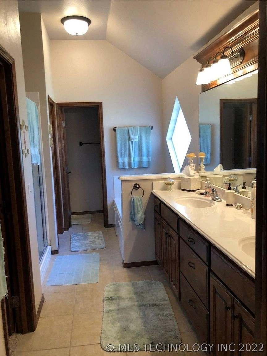 5714 Remington South Circle Durant OK - Bathroom