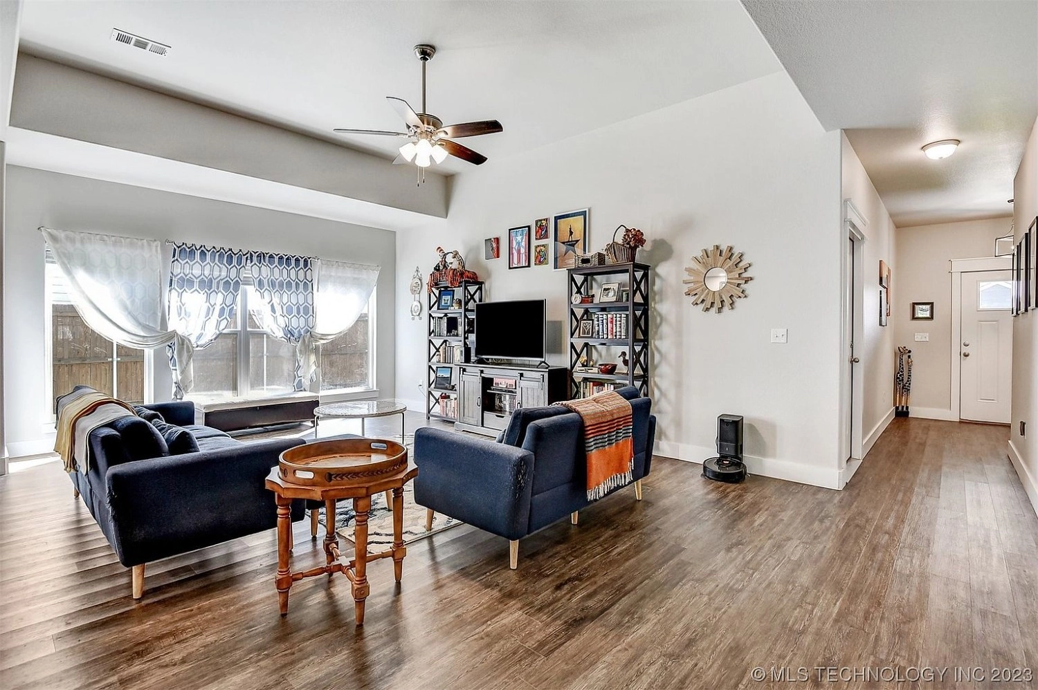 5477 Roadrunner Drive Durant OK - Living room
