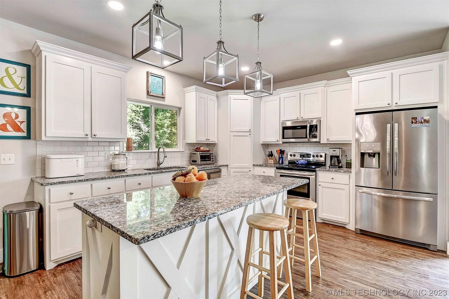 5477 Roadrunner Drive Durant OK - Kitchen island