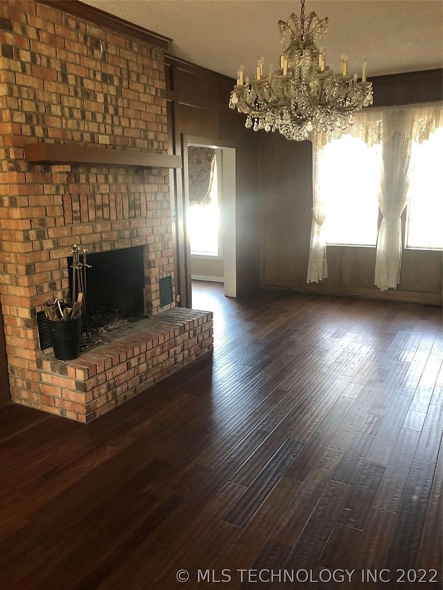 113 Pecan Street Durant OK - Brick fireplace