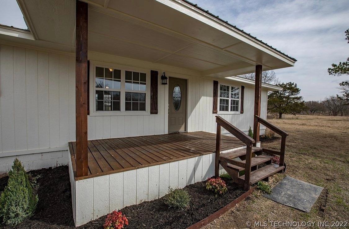 6165 W Hardesty Road Caney OK - Front porch