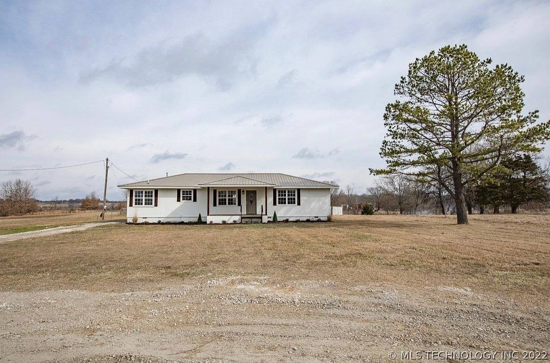 6165 W Hardesty Road Caney OK - Front yard
