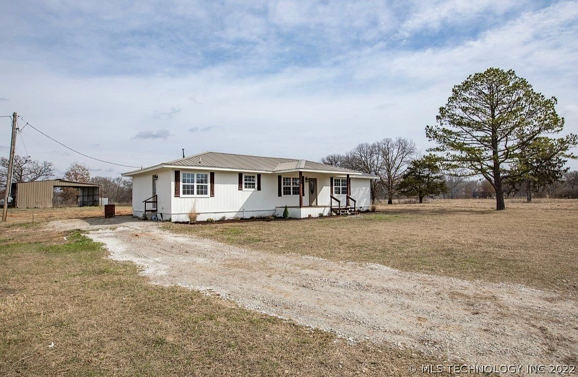 6165 W Hardesty Road Caney OK - Driveway