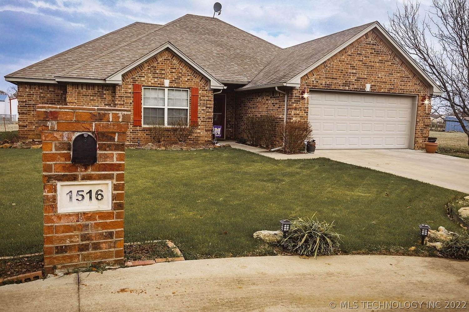 1516 Kay Street Durant OK - Mailbox and front