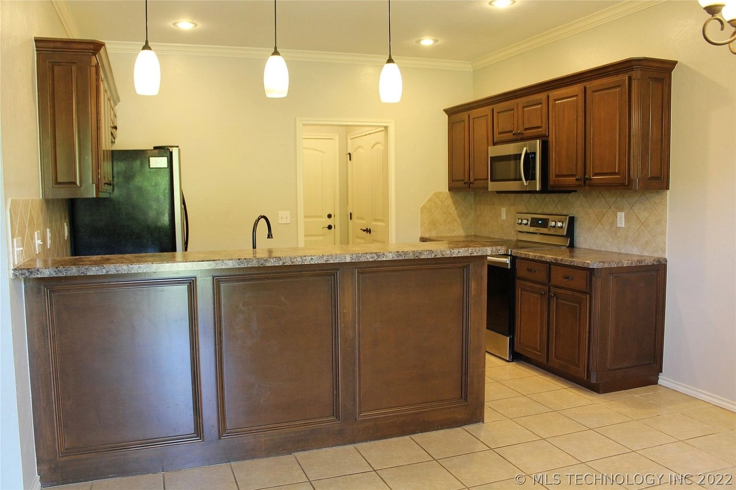 2508 Stage Coach Avenue Durant OK - Kitchen island