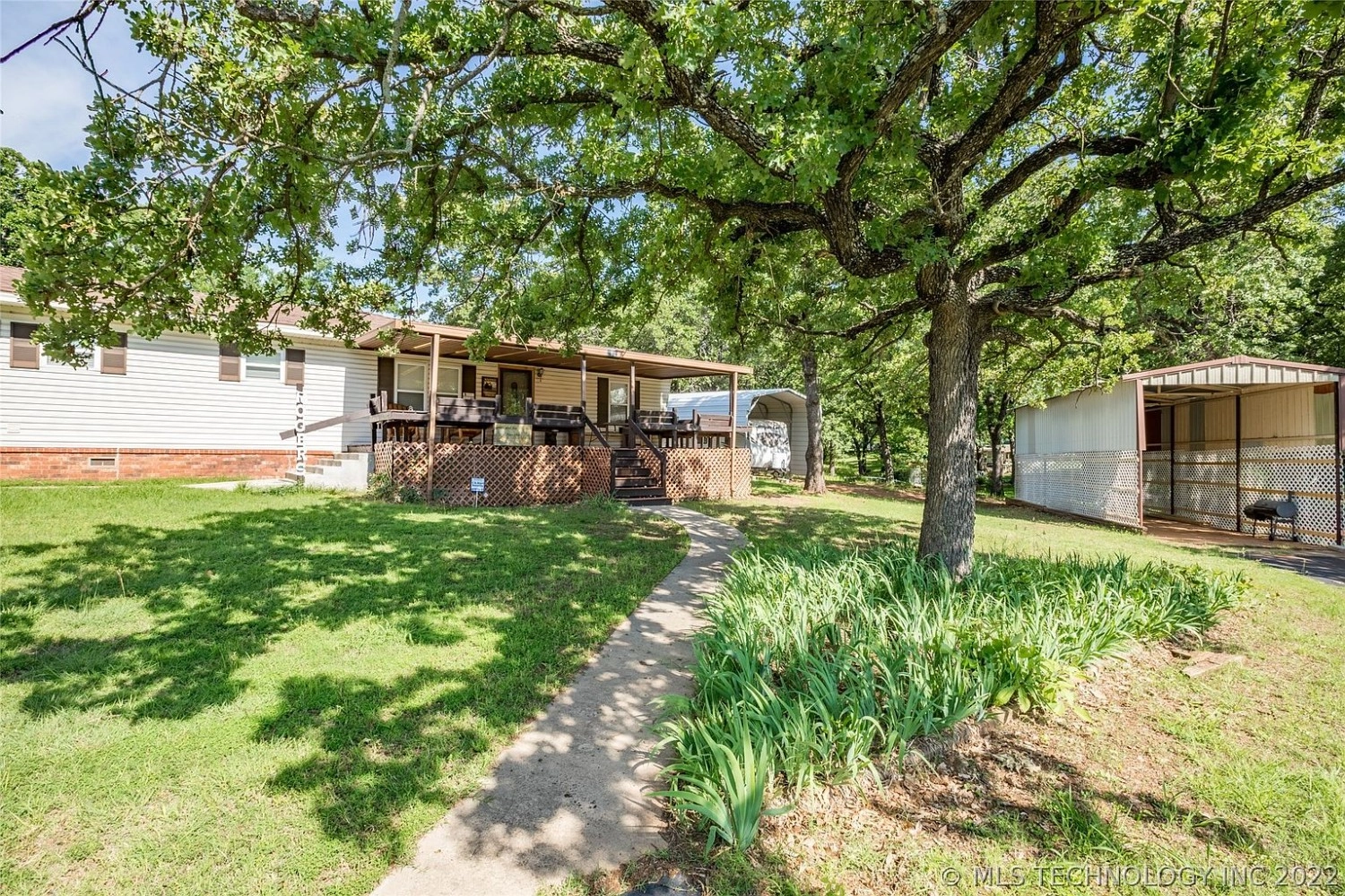 7575 Washita Point Road Kingston OK - Shaded yard