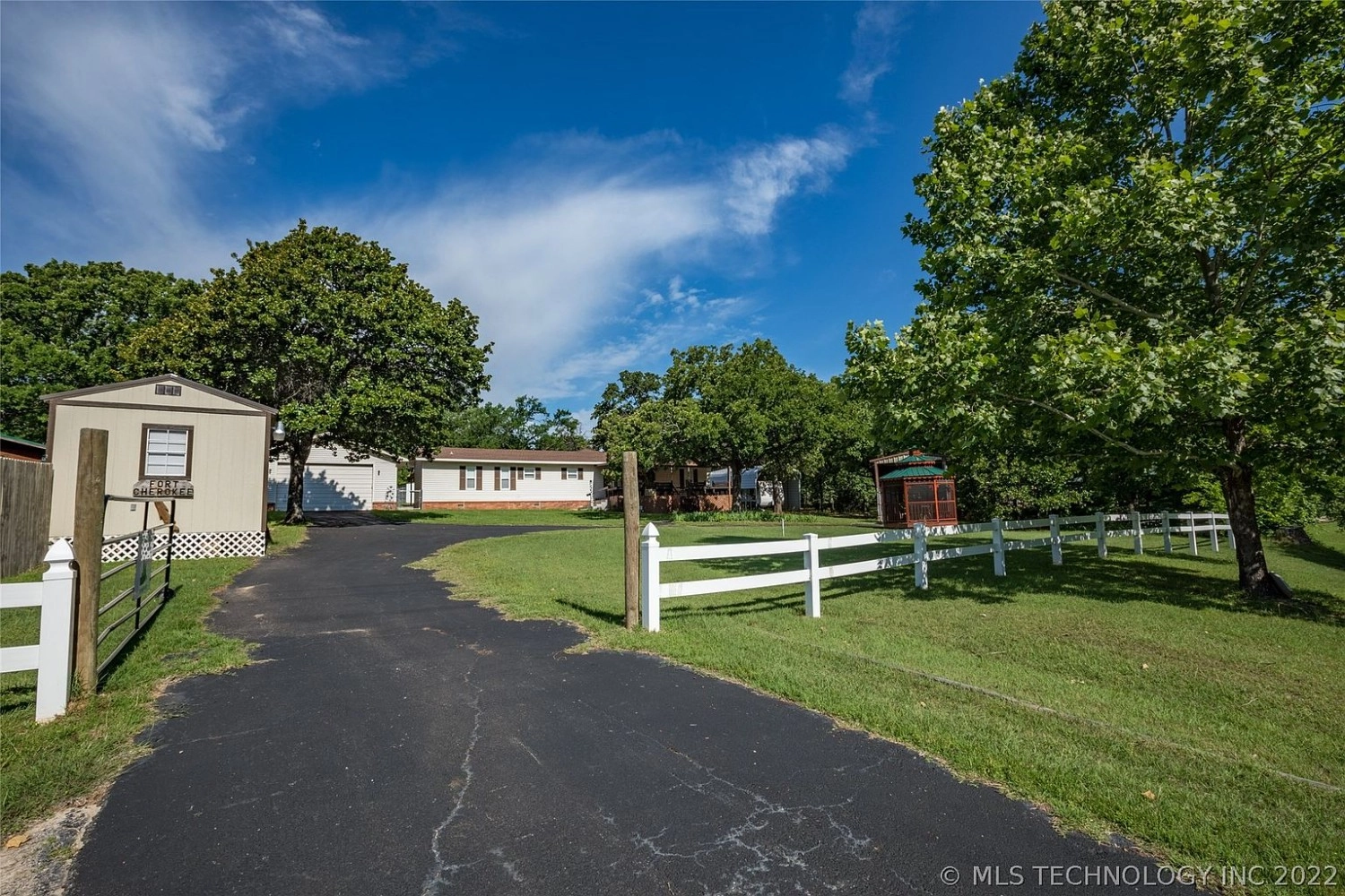 7575 Washita Point Road Kingston OK - Driveway