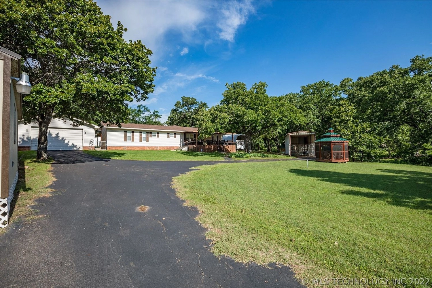7575 Washita Point Road Kingston OK - Front drive