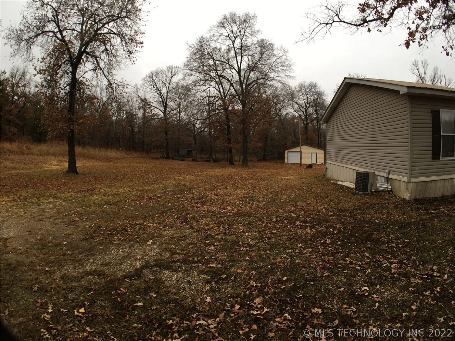 19179 E Sandy Spring Road Atoka OK - Backyard