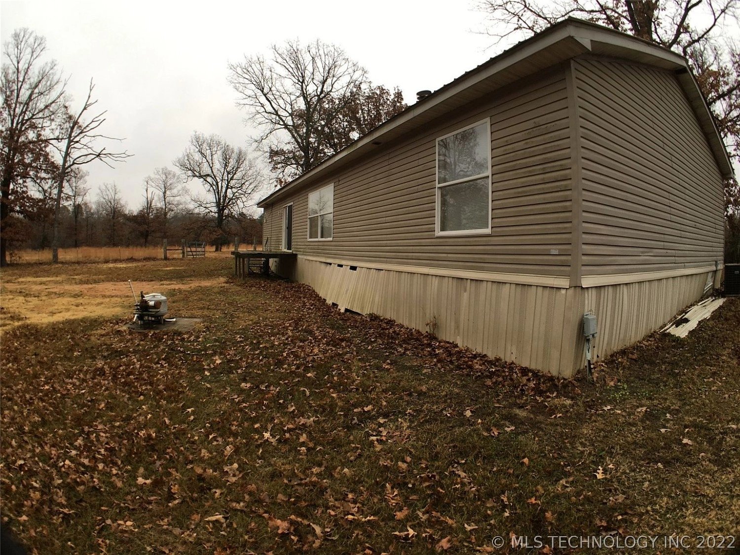 19179 E Sandy Spring Road Atoka OK - Side of home