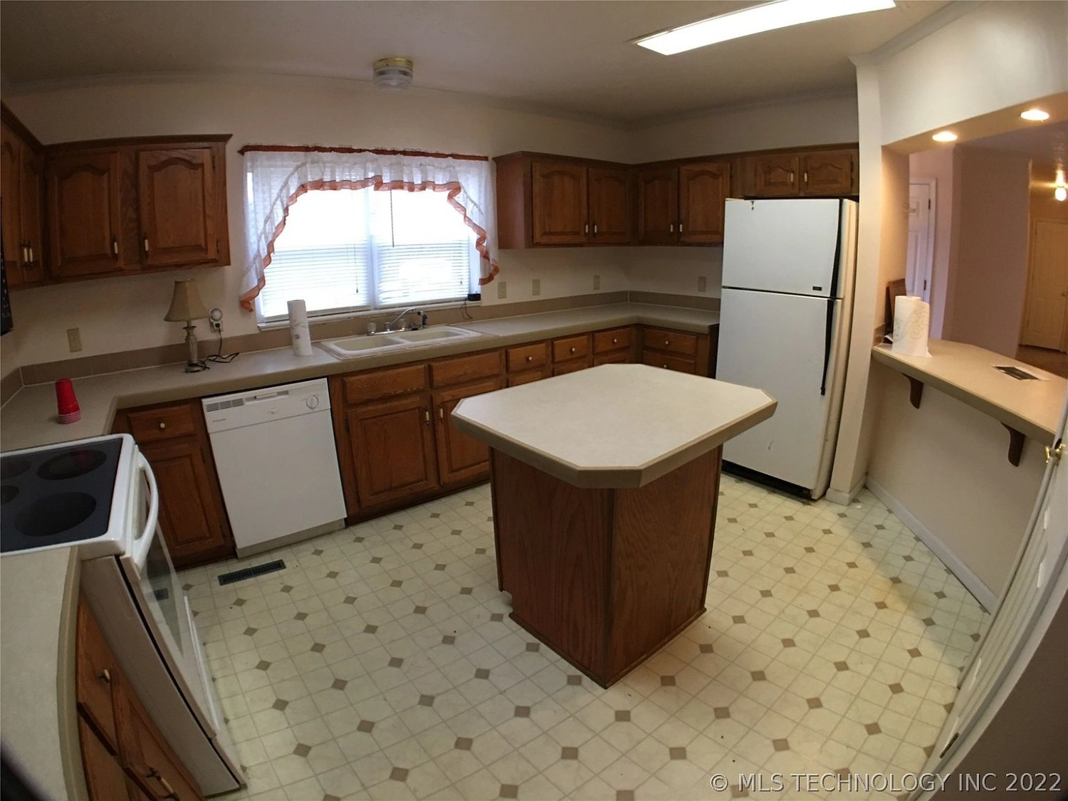 19179 E Sandy Spring Road Atoka OK - Kitchen island