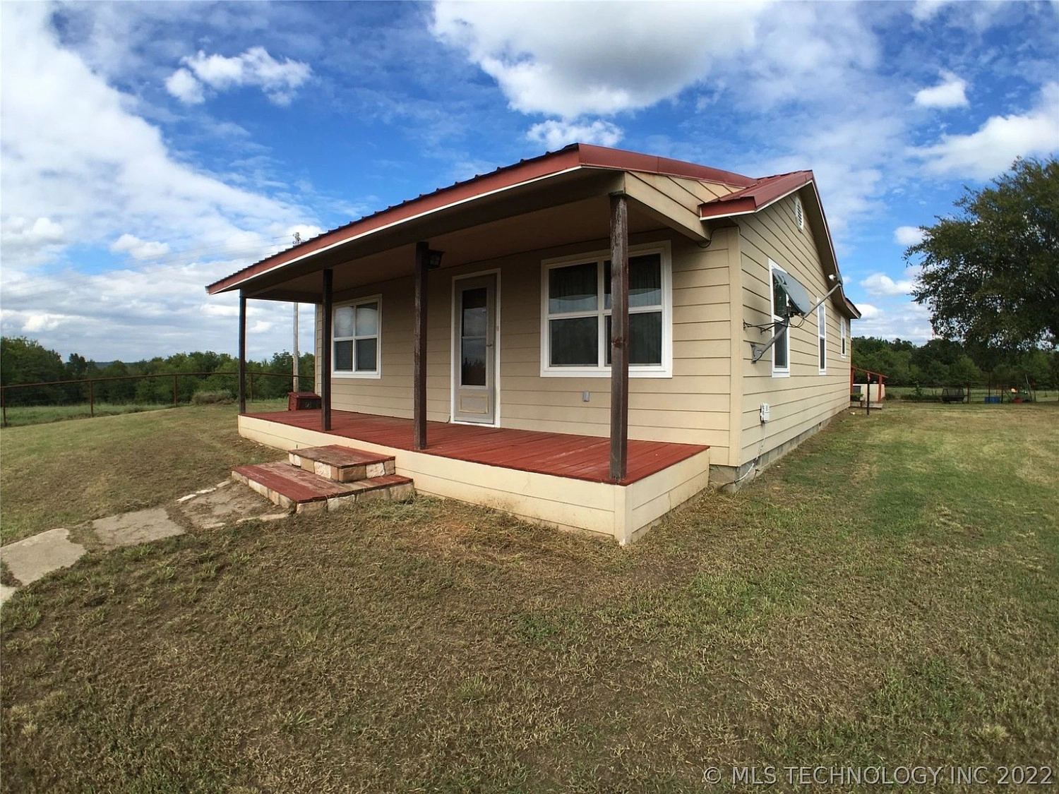 1608 S Crestview Road Atoka OK - Front porch