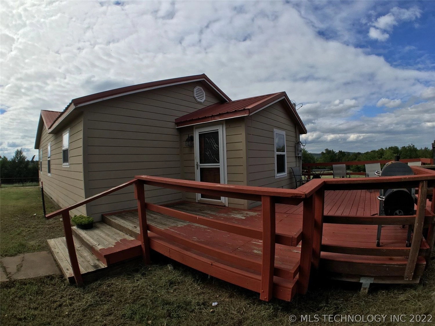 1608 S Crestview Road Atoka OK - Back deck