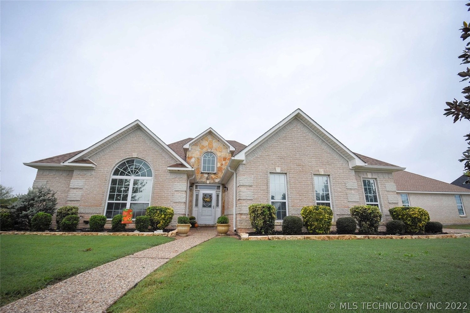 7 Wilderness Road N Calera OK - Front entry