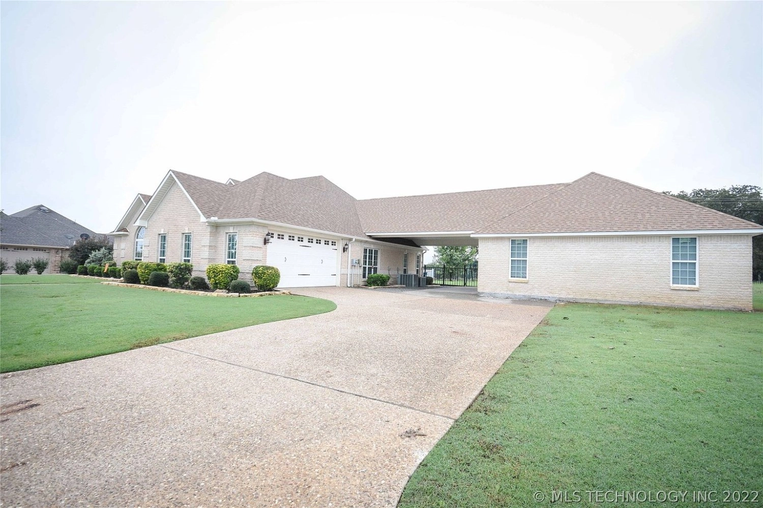 7 Wilderness Road N Calera OK - Driveway